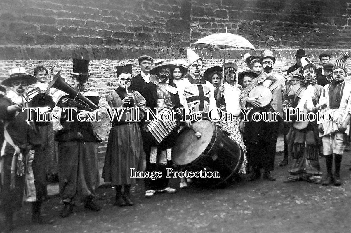 NH 599 - Wellingborough Hospital Parade, Northamptonshire c1908