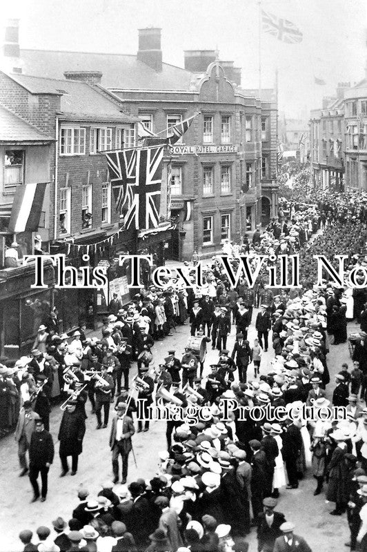 NH 710 - Troops Marching Through Kettering, Northamptonshire WW1