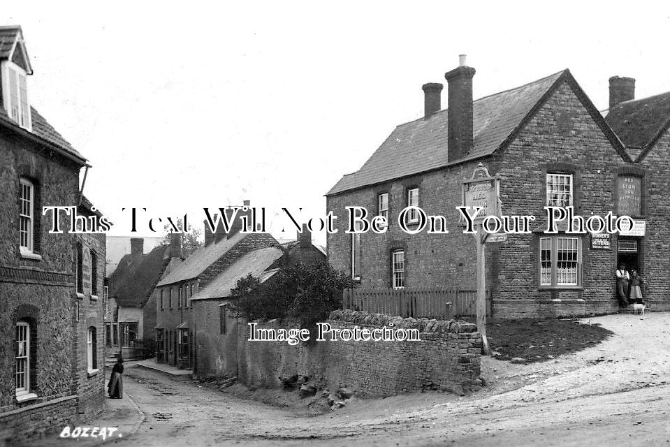 NH 725 - Red Lion Pub, Bozeat Village, Northamptonshire c1925 – JB Archive