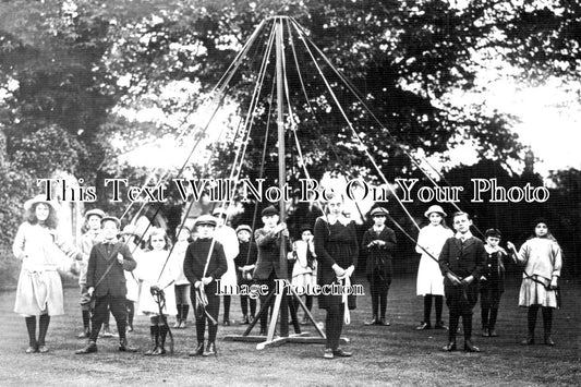 NH 968 - Thorning Maypole, Oundle, Northamptonshire