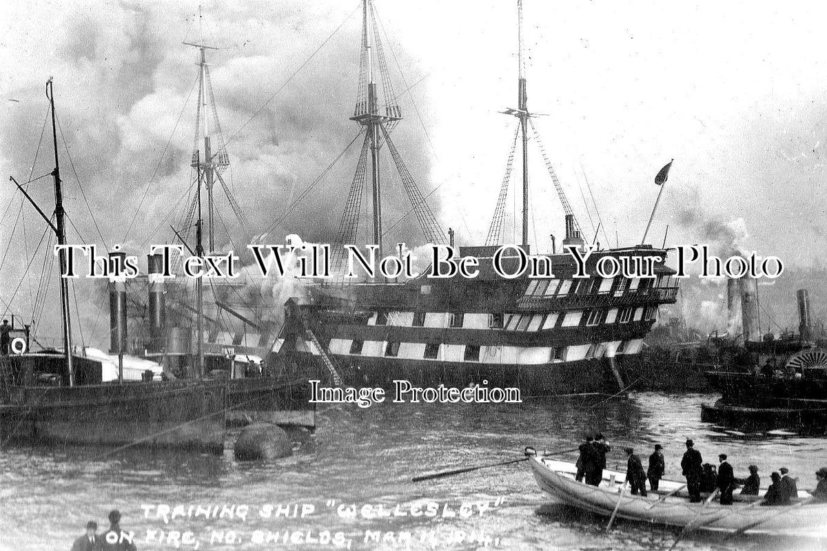 NO 1044 - Training Ship Wellesley On Fire, North Shields, Newcastle Upon Tyne 1914