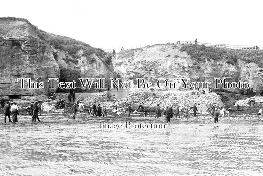 NO 1088 - Cliff Steps & Beach, Roker, Sunderland, Northumberland c1912