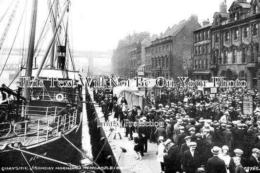 NO 1977 - Quayside Sunday Morning, Newcastle On Tyne, Northumberland