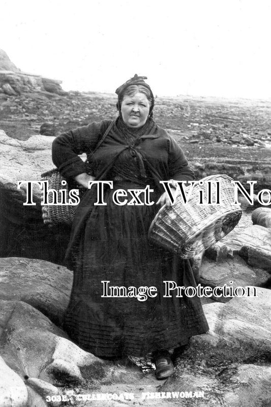 NO 2038 - A Cullercoats Fishwife, Tynemouth, North Shields, Newcastle c1924