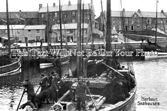 NO 2240 - Seahouses Harbour, Northumberland