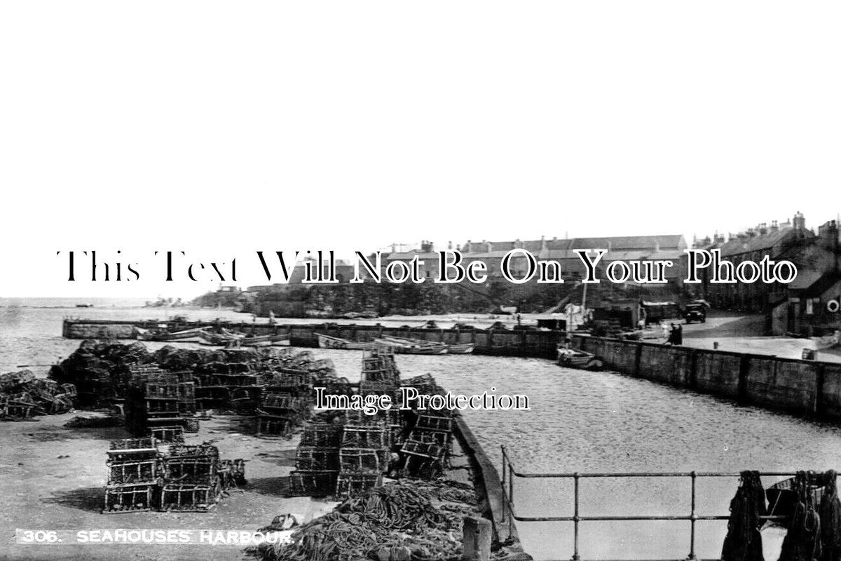 NO 2267 - Seahouses Harbour, Northumberland