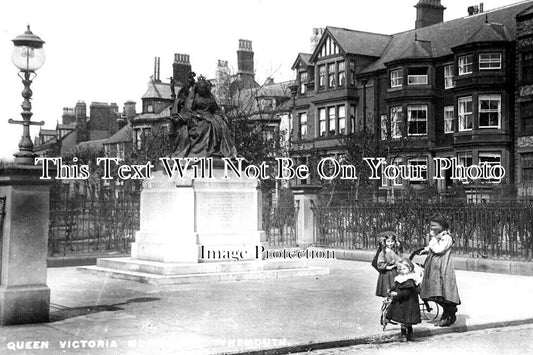 NO 2392 - Queen Victoria Monument, North Shields, Newcastle Upon Tyne