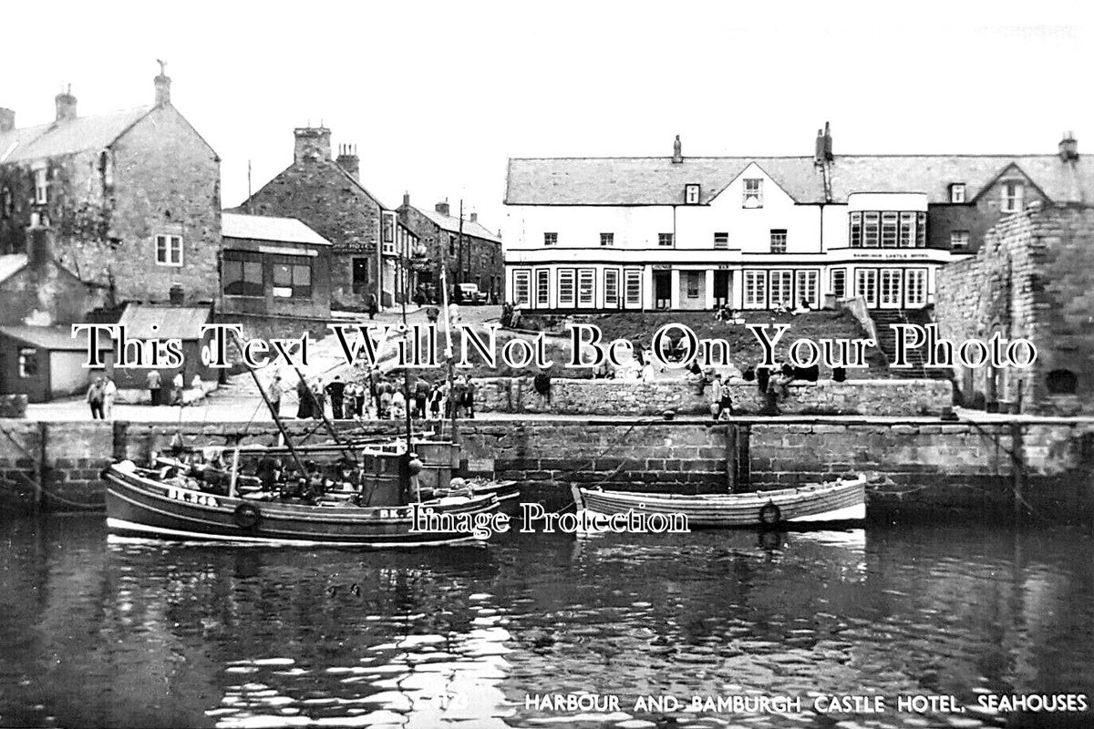 NO 2576 - Harbour & Bamburgh Castle Hotel, Seahouses