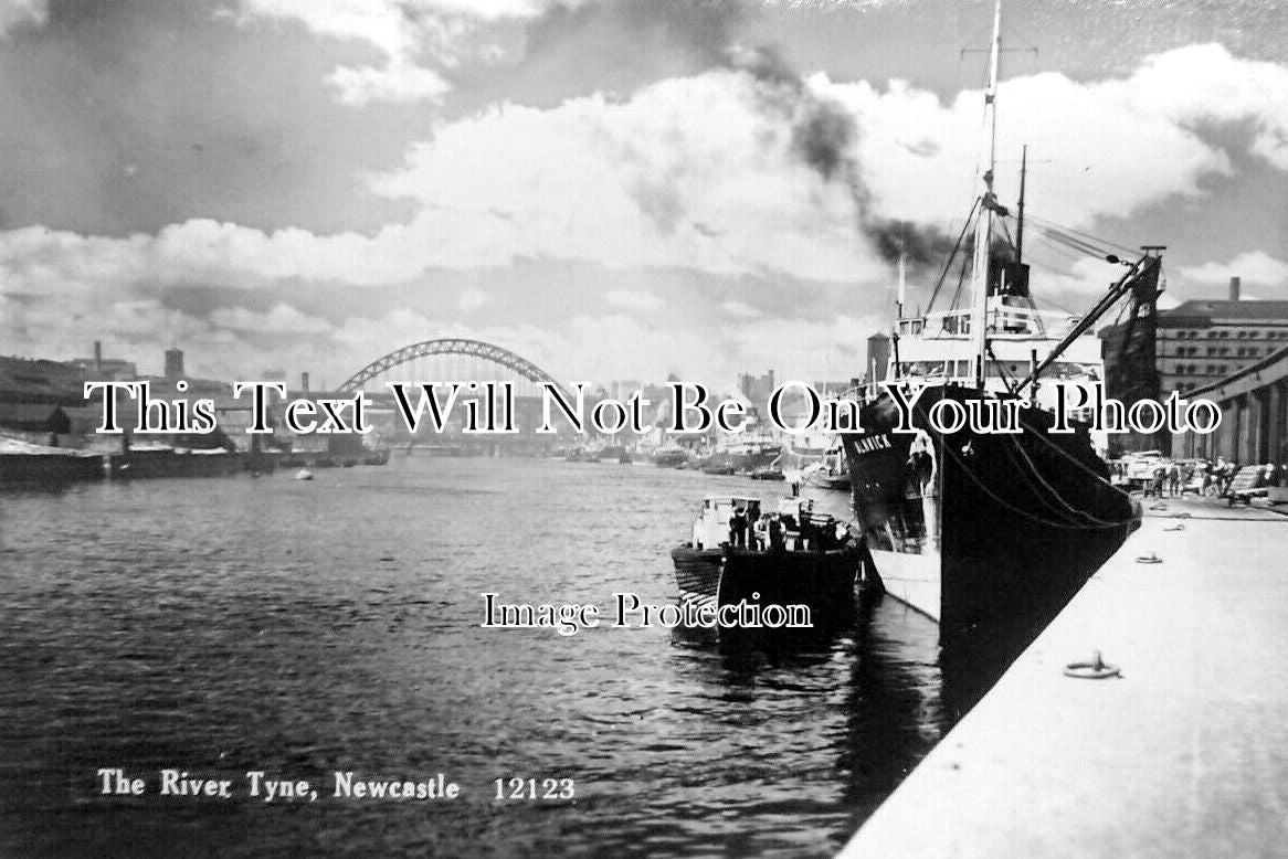 NO 2590 - The River Tyne, Newcastle On Tyne, Northumberland