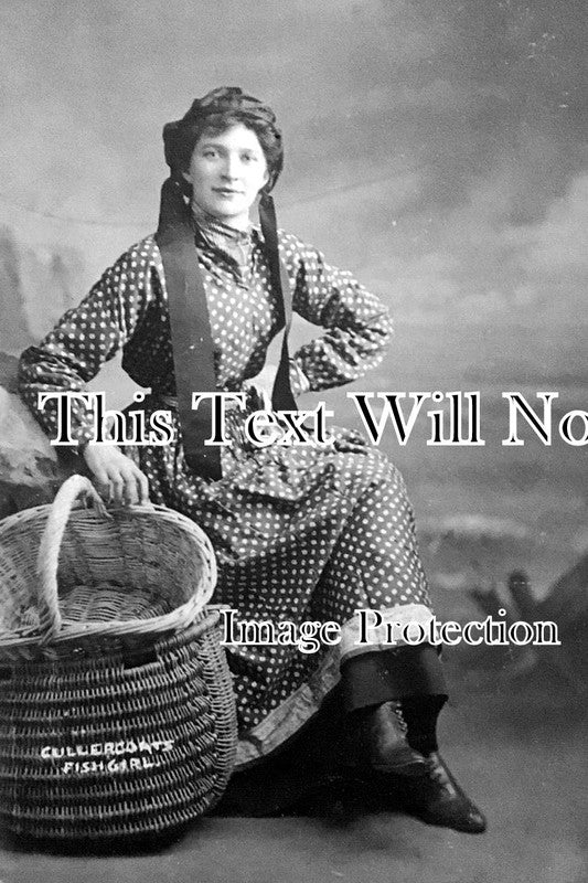 NO 305 - Cullercoats Fishgirl, Northumberland