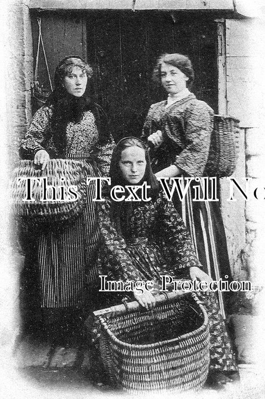 NO 79 - Fishwives, Newbiggin By The Sea, Northumberland c1904