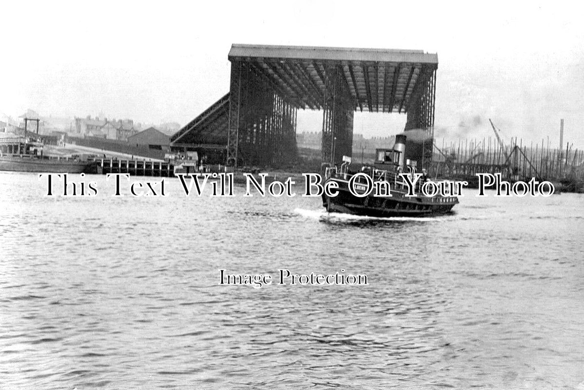 NO 848 - Swan Hunters shipyard & Tug, Wallsend, Northumberland