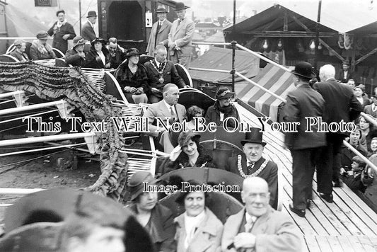 NT 1064 - Nottingham Goose Fair Fairground, Nottinghamshire c1935