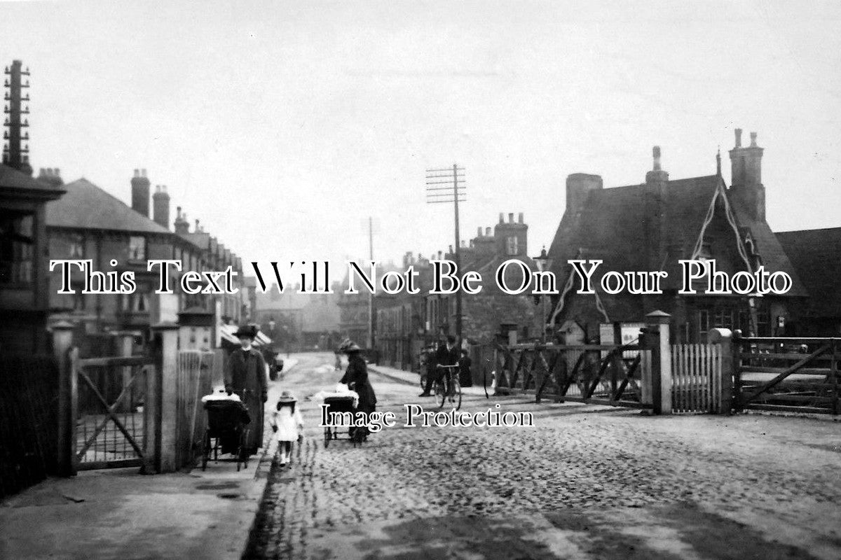 NT 111 - Midland Railway Crossing, Carlton, Nottingham, Nottinghamshire c1912