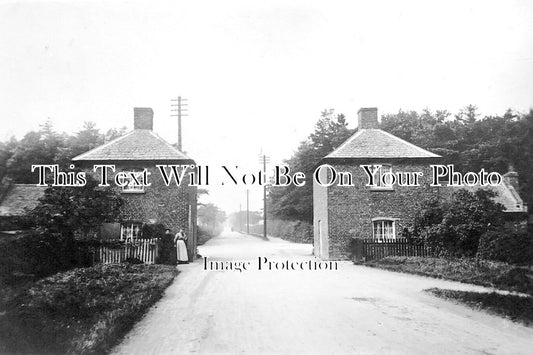 NT 1214 - Balloon Houses, Balloon Wood, Wollaton, Nottinghamshire c1910