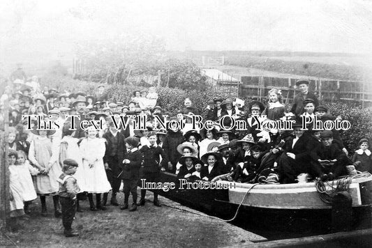 NT 1704 - Childrens Outing, Chesterfield Canal, Worksop