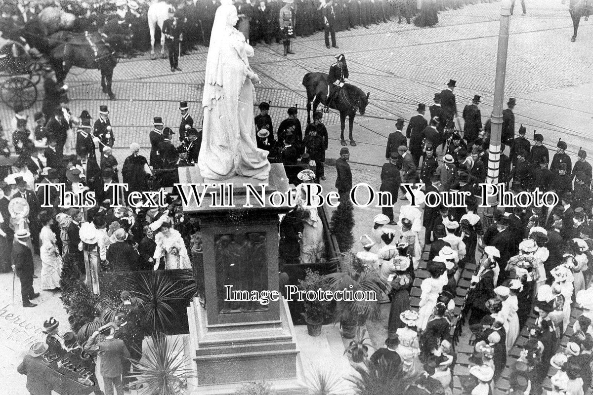 NT 325 - Unveiling Queen Victoria Memorial, Nottingham, Nottinghamshire c1905