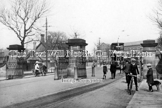 NT 367 - Entrance To Embankment, Nottingham, Nottinghamshire