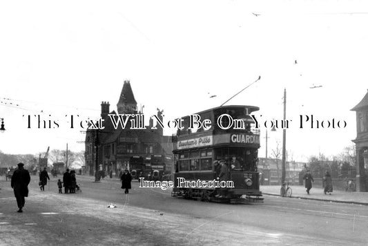 NT 722 - Trams & Buses By Town Arms, Trent Bridge, Nottingham, Nottinghamshire