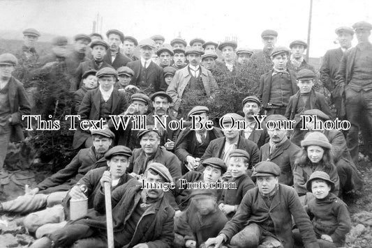 NT 767 - Coal Picking, Miners Strike, Bulwell, Nottinghamshire 1912