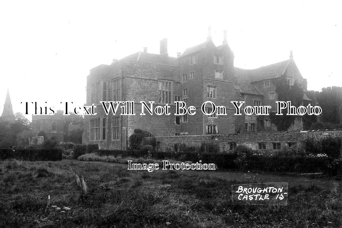 OX 1074 - Broughton Castle, Banbury, Oxfordshire
