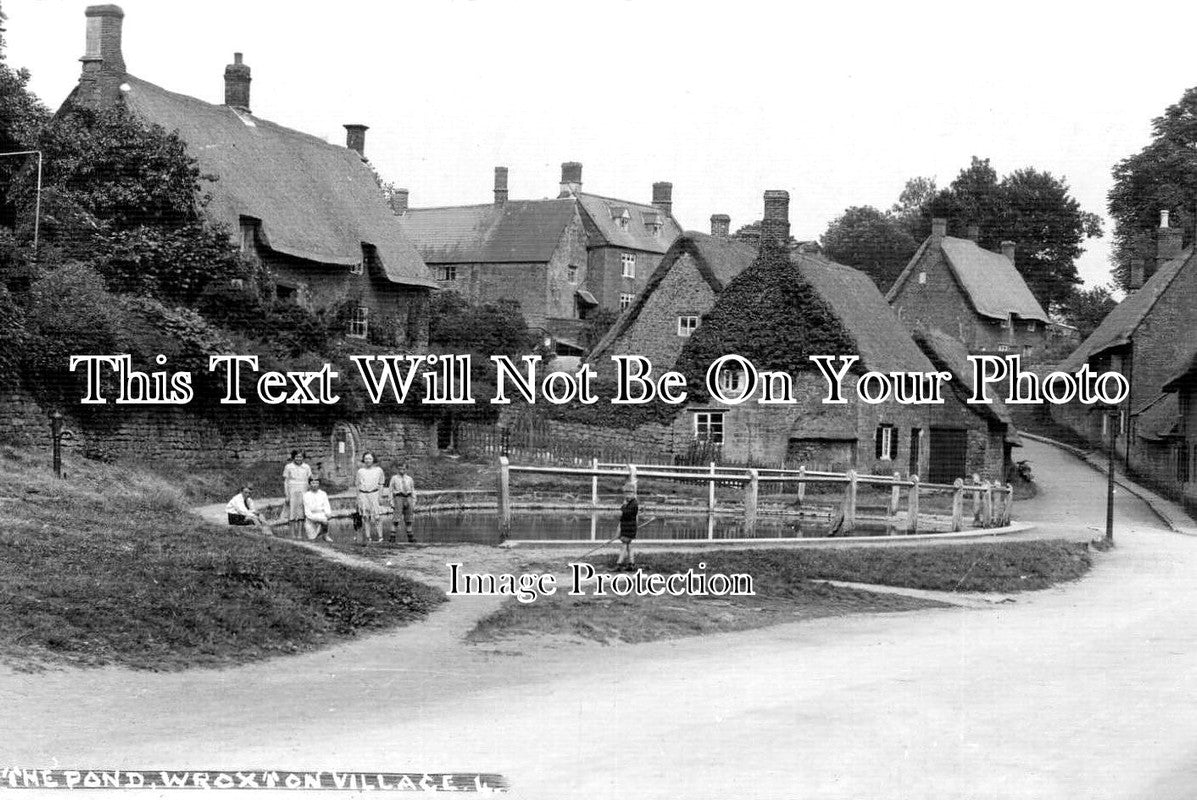 OX 1147 - The Pond, Wroxton Village, Oxfordshire c1919