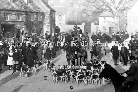 OX 132 - Hunt Outside Bampton Post Office, Oxfordshire