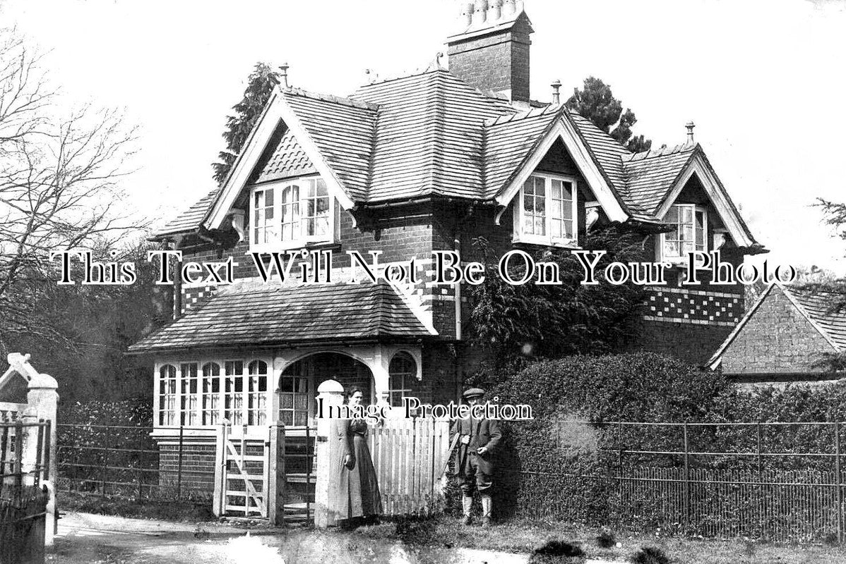 OX 1327 - Lodge House At Thame, Oxfordshire