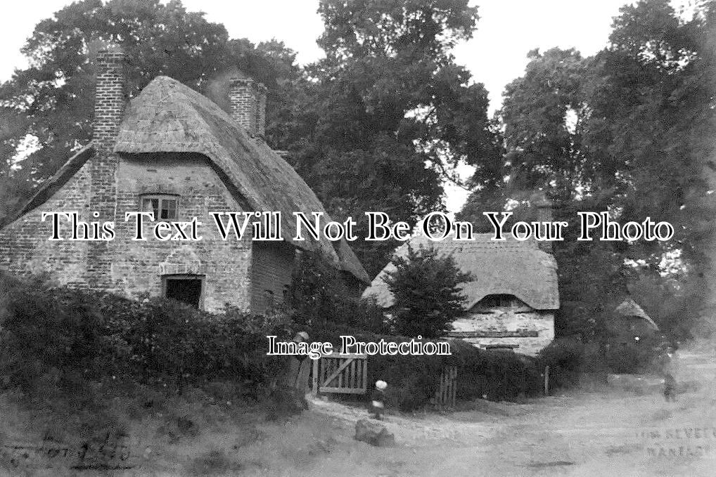 OX 1331 - Kingston Lisle Cottages, Oxfordshire c1905