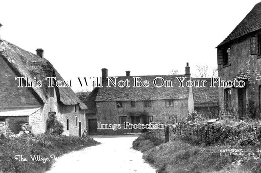 OX 1374 - Taynton Village, Oxfordshire