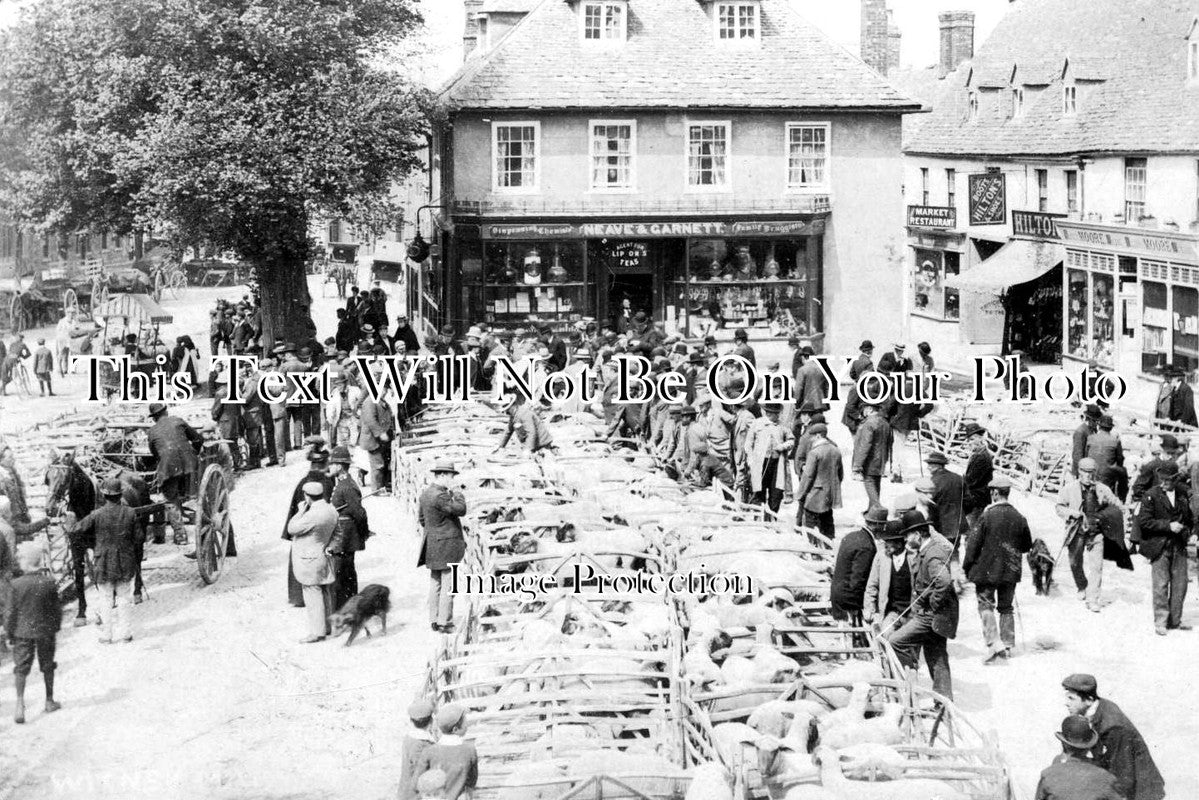 OX 139 - Market Day, Witney, Oxfordshire