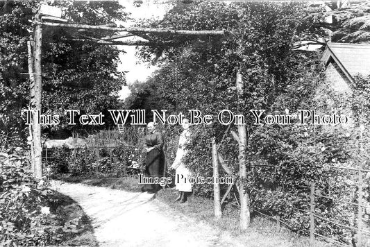 OX 1424 - Middleton Stoney Garden, Oxfordshire c1911