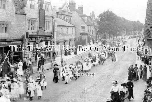 OX 1488 - Church Parade, High Street, Witney, Oxfordshire c1905