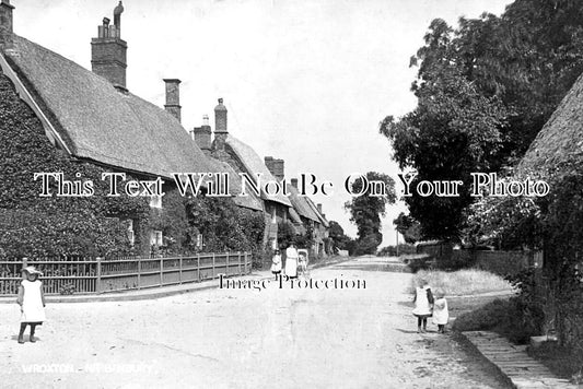 OX 1498 - Silver Street, Wroxton, Oxfordshire