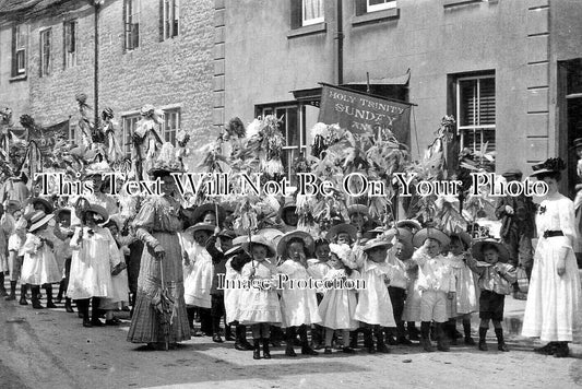 OX 1603 - Holy Trinity Sunday Group, Witney, Oxfordshire c1908