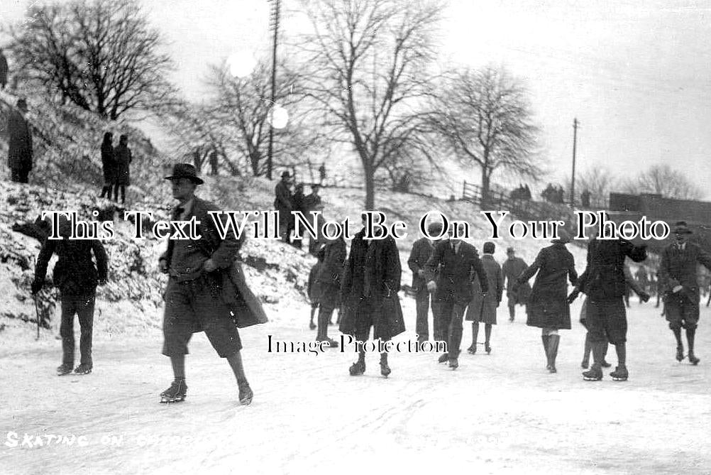 OX 1682 - Ice Skating On Chipping Norton Lake, Oxfordshire 1929