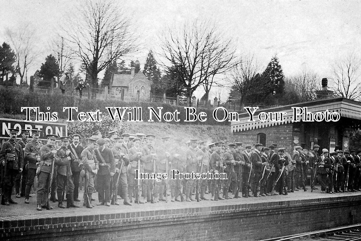 OX 174A - Troops At Chipping Norton Railway Station, Oxfordshire