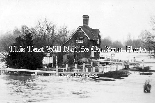 OX 174 - Flood Lock & Keepers Cottage, Goring On Thames, Oxfordshire c1910