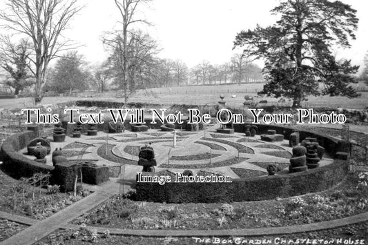 OX 1761 - The Box Garden, Chastleton House, Oxfordshire