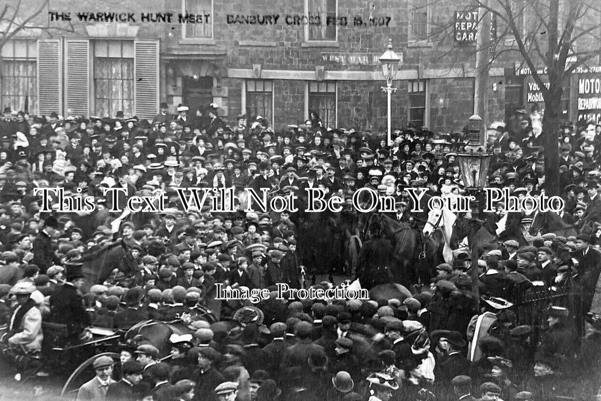 OX 1869 - The Warwick Hunt Meet, Banbury Cross, Oxfordshire