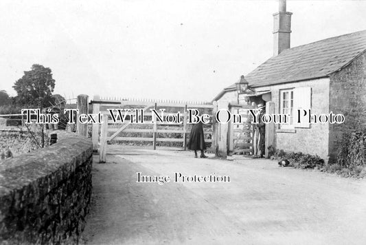 OX 212 - Culham Bridge Tollhouse, Oxfordshire c1908