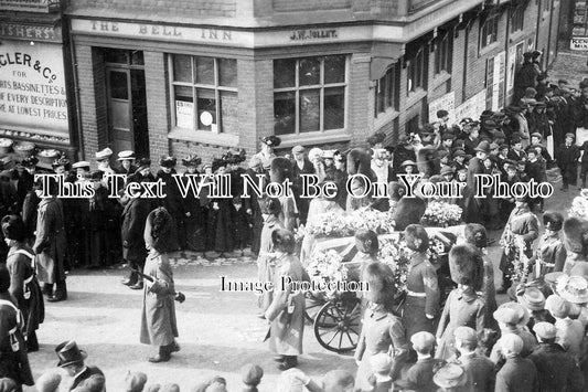 OX 228 -Military Funeral, The Bell Inn, Wantage, Oxfordshire