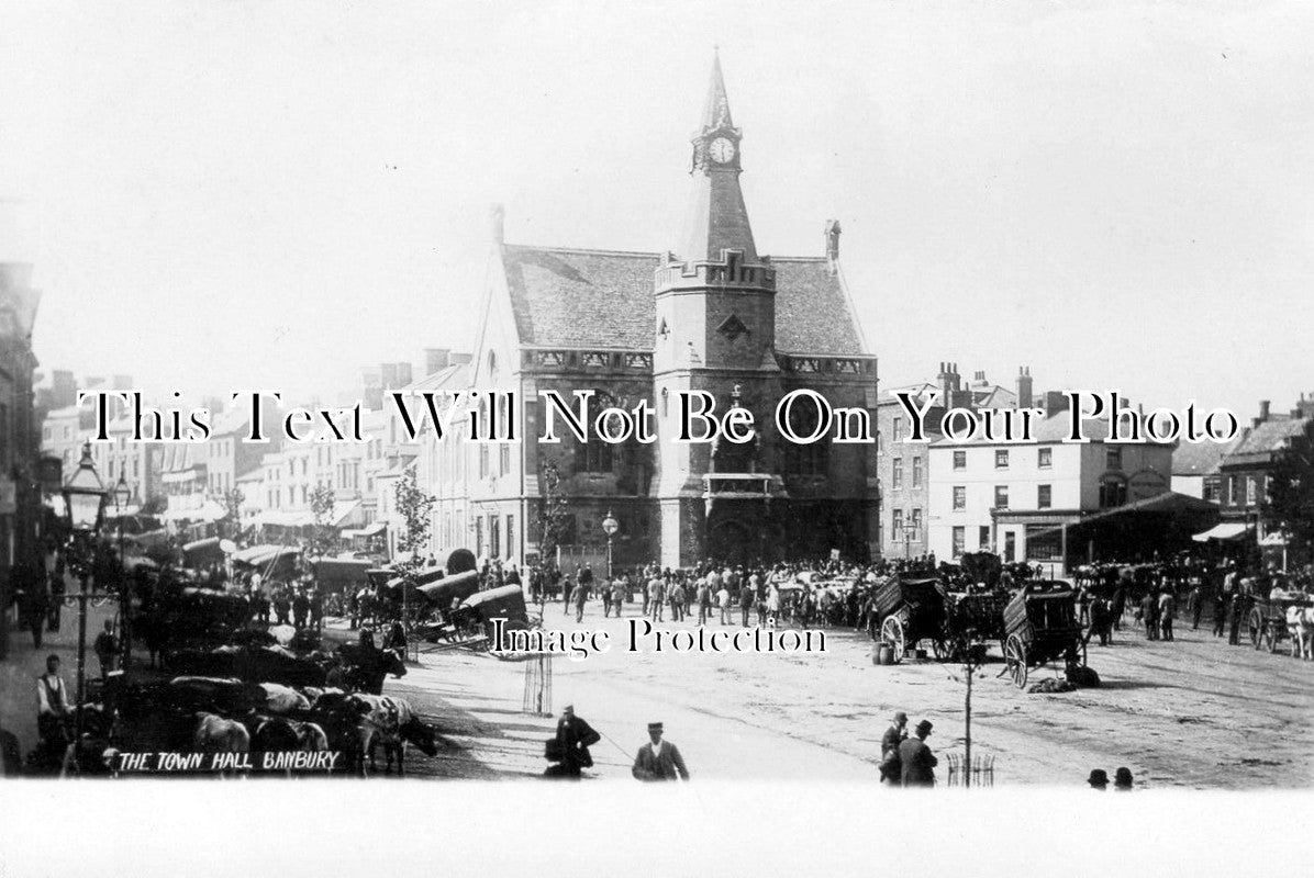OX 396 - Town Hall, Market Day, Banbury, Oxfordshire