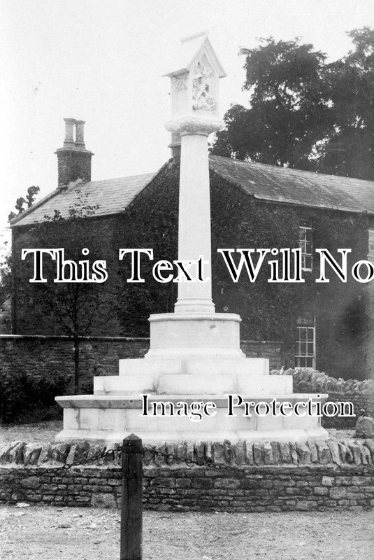 OX 416 - Bampton War Memorial, Oxfordshire