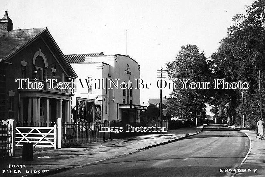 OX 43 - Broadway, Didcot, Oxfordshire – JB Archive