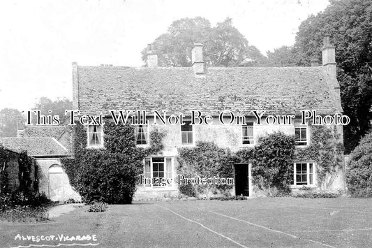OX 533 - The Vicarage, Alvescot, Oxfordshire