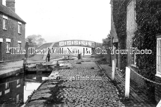 OX 916 - Hawkesbury Lock, Oxfordshire c1925