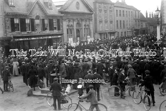 OX 945 - Wallingford Town Centre Parade, Berkshire c1915