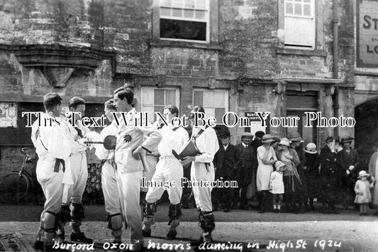 OX 98 - Morris Dancing, Burford High Street, Oxfordshire c1924