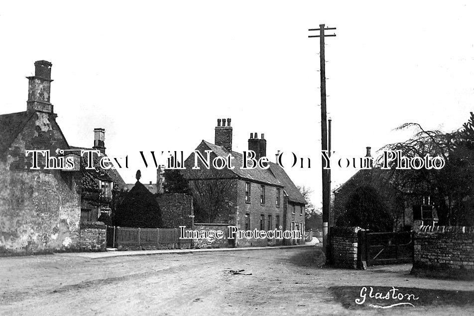 RU 142 - Monckton Arms & Main Street, Glaston, Rutland c1907